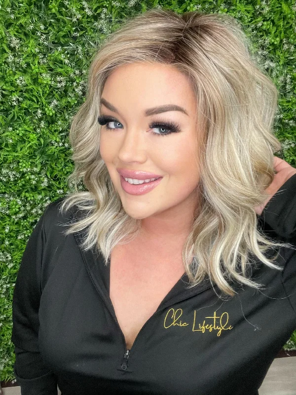 Medium - length wig with a 180 - density for a full and thick appearanceRemi Smoking Hot Blonde HT HS Standard Luxury Wig CA1 W5295